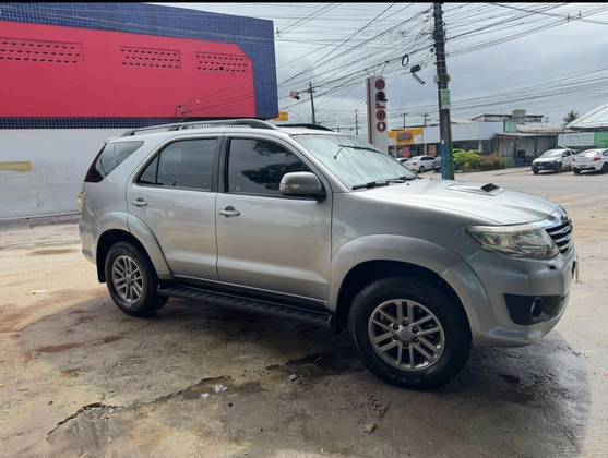 TOYOTA HILUX SW4 3.0 SRV 4X4 7 LUGARES 16V TURBO INTERCOOLER DIESEL 4P AUTOMÁTICO TOYOTA HILUX SW4 3.0 SRV 4X4 7 LUGARES 16V TURBO INTERCOOLER DIESEL 4P AUTOMÁTICO
